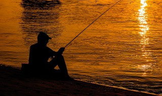 做梦梦见钓鱼是什么意思 做梦梦见钓鱼的寓意