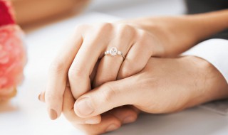 小拇指戴戒指什么意思 为什么要把戒指戴在小拇指上