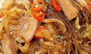 五花肉炒粉条的做法 一道口味香的炒菜