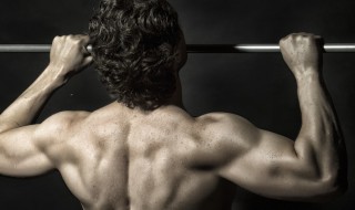 55岁能做几个引体向上 中老年人做多少个引体向上合格