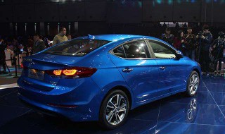 领动雾灯怎么开 能前后一起开吗