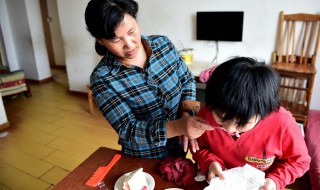 单亲妈妈怎么和20岁儿子相处 一起来看看吧