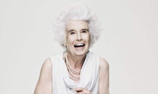 梦见自己去剪头发满头白发 这是什么预兆