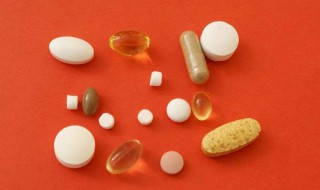 头发白缺什么维生素 快来了解一下吧