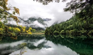 一句话形容九寨沟的美 关于九寨沟优美的句子