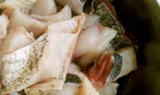 白鲢整烧怎么做 白鲢整烧做的方法