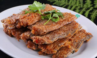 炸鲫鱼怎样连刺都酥 炸鲫鱼怎样连刺都酥的方法