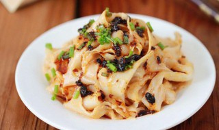 麻酱拌凉皮方法 怎样做麻酱拌凉皮