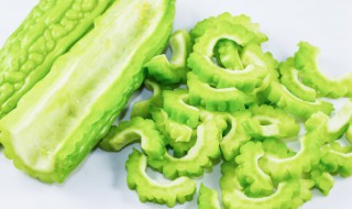 苦瓜怎么炒好吃又简单 好吃又简单的清炒苦瓜