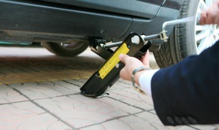 千斤顶使用时要注意什么 液压千斤顶使用时的五大注意事项