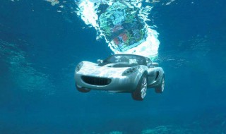 轿车落水如何自救 车辆落水后如何自救