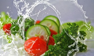 蔬菜的红色素溅在白衣服上怎么洗 蔬菜汁溅到白色衣服上如何清洗