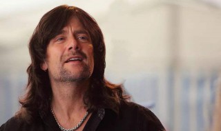 作者美国罗伯特威尔斯 关于他的简介和创下的世界纪录