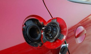 油箱负压如何解决 方法很简单