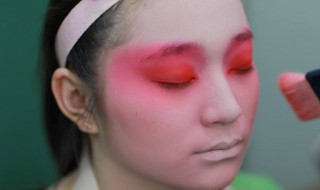 解梦:梦见演出化妆是什么意思 这会是代表着你将会成为演员吗