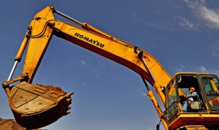 小松220一7挖机钥匙不能熄火什么原因 挖掘机无法熄火是什么故障