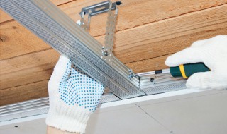 天花板怎么调直 直线吊顶木龙骨怎么调直