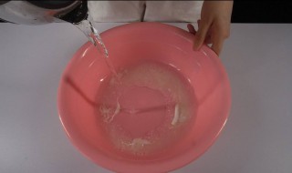 洗衣粉泡水怎么办 你试过这种情况吗