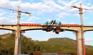 悬臂浇筑法的主要设备是什么 施工注意事项有哪些