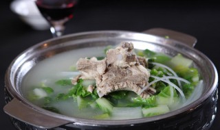 小白菜骨汤家常做法 大家可以学习一下