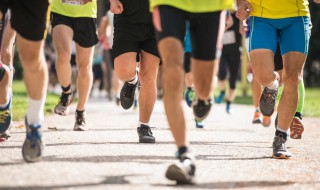 二十公里跑步达标时间 长跑20公里要注意什么