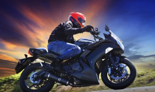 新手学摩托车入门教程 摩托车如何换档停车