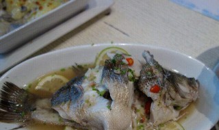 青柠蒸鲈鱼家常做法 这样蒸最好吃