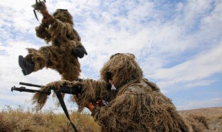 和平精英吉利服怎么穿上 具体方法如下