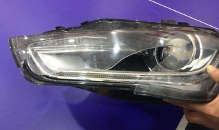 大灯翻新最简单的方法 你可以选择自己动手