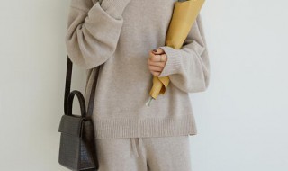 马蹄包的搭配 马蹄包适合搭配什么衣服