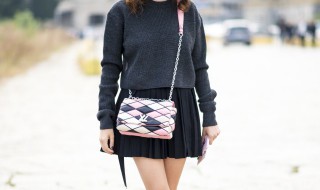 短百褶裙的穿搭方法 照着穿时髦又好看