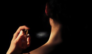 关于香水和心情的语录 快乐就是一种香水