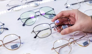 眼镜片怎么取下来 眼镜片如何取下来