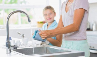 怎样激发孩子做家务的兴趣 如何培养孩子从小练习做家务的兴趣