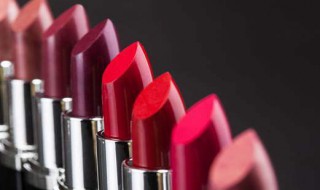 唇釉怎样做口红 涂抹口红的方法