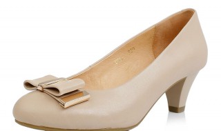 杏色皮鞋穿搭 杏色皮鞋怎么搭配衣服