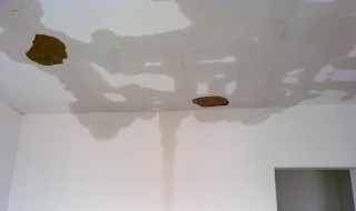 怎样做才不让房顶漏水 房顶漏水的解决方法