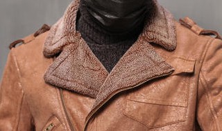 翻毛皮衣粘胶如何处理 翻毛皮衣要如何保养