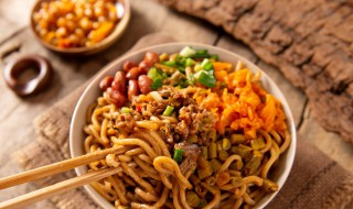 如何做炸酱面 老北京炸酱面是这样做的