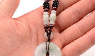 怎样做吊坠挂绳 如何做吊坠挂绳