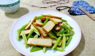 怎么做香干炒芹菜 香干炒芹菜做法