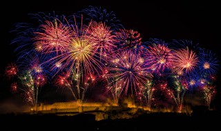 烟花一刹那唯美句子 发朋友圈烟花的文案