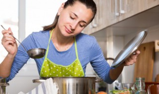 电饭煲可以炖排骨吗 怎么炖排骨呢