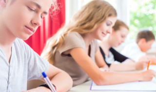 花枝招展的意思是 花枝招展意思介绍