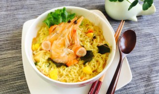 鲜虾鱼板面的做法 这样做超美味