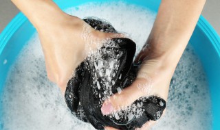 黑衣服泛白怎么恢复 黑色衣服泛白怎么能恢复