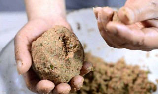 钓鱼打窝用什么饵料 来看看吧