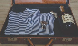 女人浅紫色格子西装套装配什么鞋子 格子正装可以搭配深色的鞋子