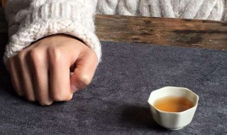 喝茶礼仪手势扣几下 用几个手指敲几下桌子分别代表什么
