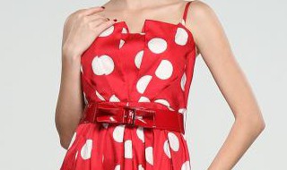 红波点连衣裙怎么搭 红波点连衣裙怎么搭配好看